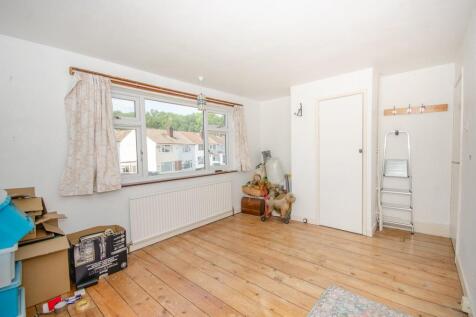 Bedroom 1 pic 2.jpg