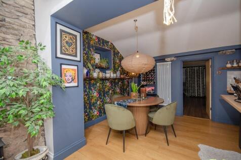 Dining area pic 2.jpg