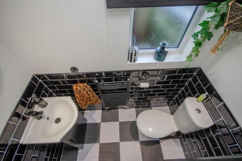 CLOAKROOM.jpg