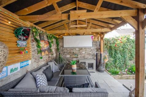 Outdoor snug.jpg