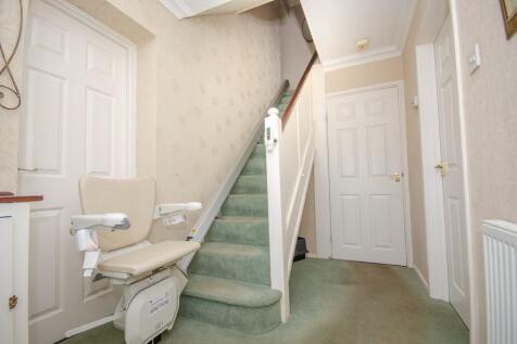 Entrance hall pic 2.jpg