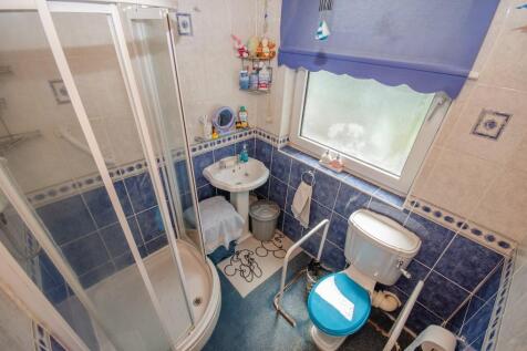 Shower room.jpg