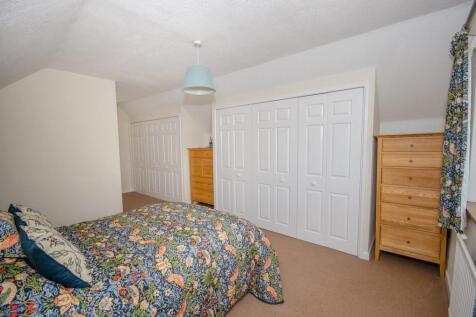Bedroom 1 pic 2.jpg