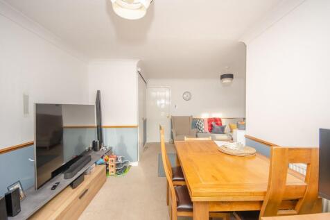Dining area pic 2.jpg