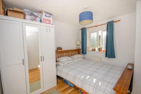 Bedroom 1.jpg