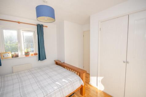 Bedroom 1 pic 2.jpg