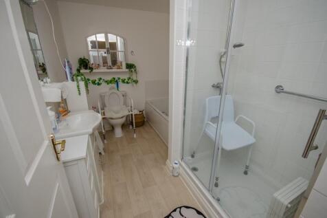 Bathroom.jpg
