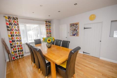 Dining area pic 2.jpg