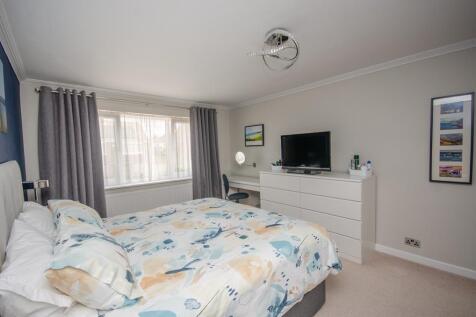 Bedroom one pic 2.jpg