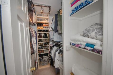 Walk-in wardrobe.jpg