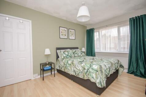 Bedroom two pic 2.jpg