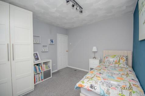 Bedroom three pic 2.jpg