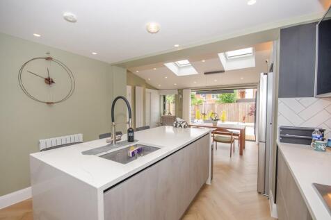 Kitchen pic 2.jpg