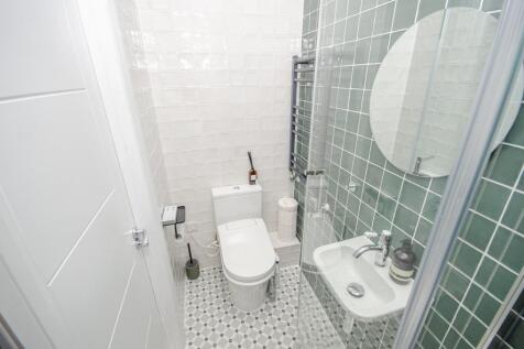 Shower room pic 2.jpg