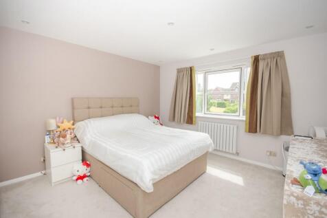 Bedroom 1.jpg