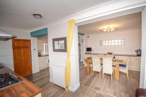Kitchen-dining-family room pic 3.jpg