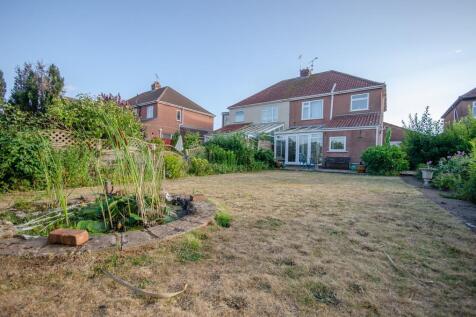 Rear garden pic 2.jpg