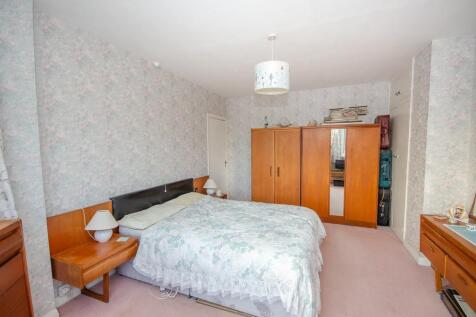 Bedroom 1 pic 2.jpg
