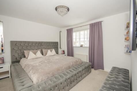 Bedroom 1.jpg