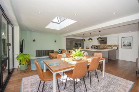 Kitchen-dining-family room pic 3.jpg