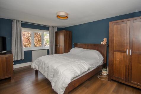 Bedroom 1.jpg
