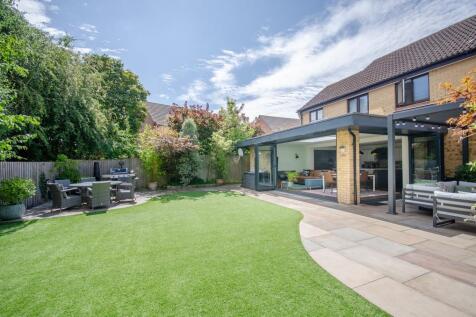 Rear garden pic 2.jpg