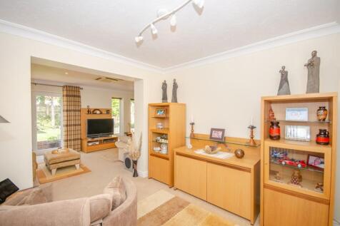 lounge-family room.jpg