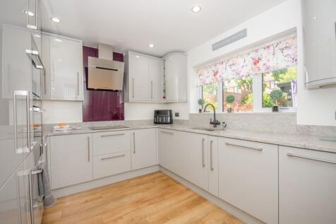 Kitchen pic 2.jpg