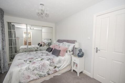 Bedroom 1 pic 2.jpg
