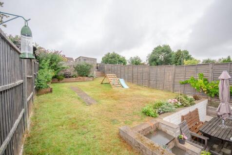 Rear garden pic 2.jpg