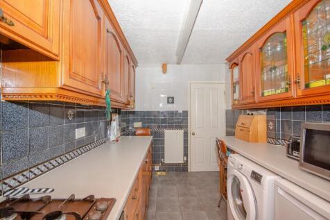 Kitchen pic 2.jpg