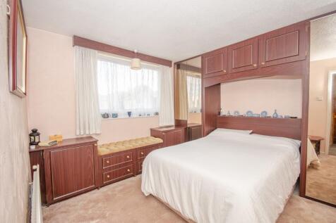 Bedroom 1.jpg