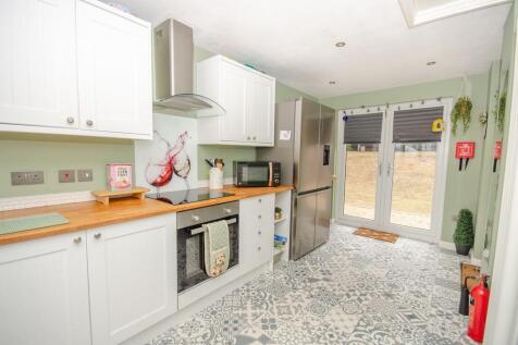 Kitchen pic 2.jpg