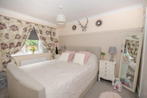 Bedroom 1.jpg