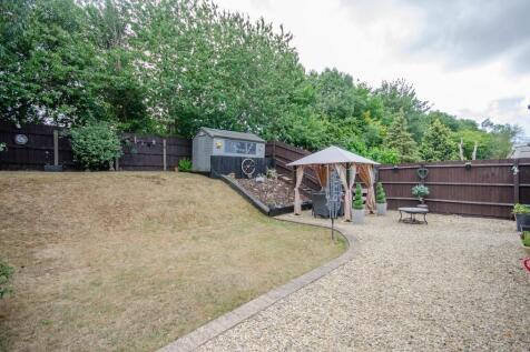 Rear garden pic 2.jpg
