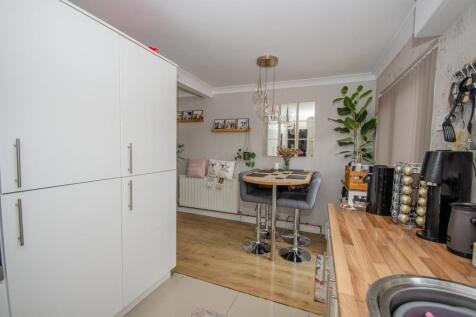 Kitchen pic 2.jpg