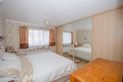 Bedroom 1.jpg