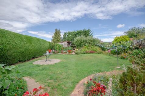 Rear garden pic 2.jpg