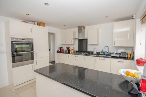 Kitchen pic 2.jpg