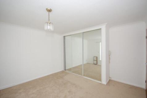 Bedroom 2 pic 2.jpg