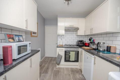 Kitchen pic 2.jpg