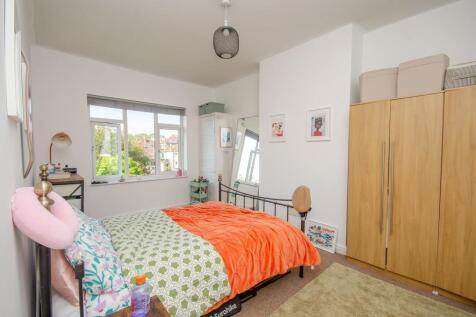 Bedroom 1.jpg