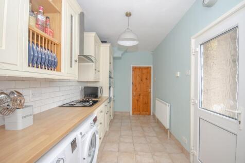 Kitchen pic 2.jpg