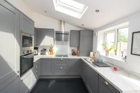 Kitchen pic 2.jpg