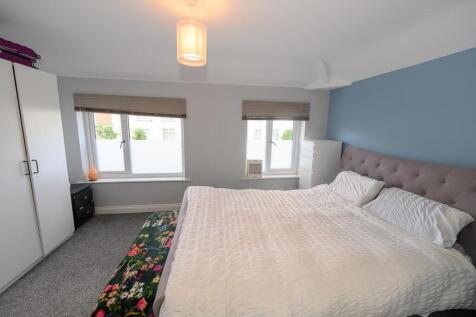 Bedroom 1.jpg