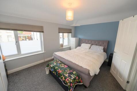 Bedroom 1 pic 2.jpg