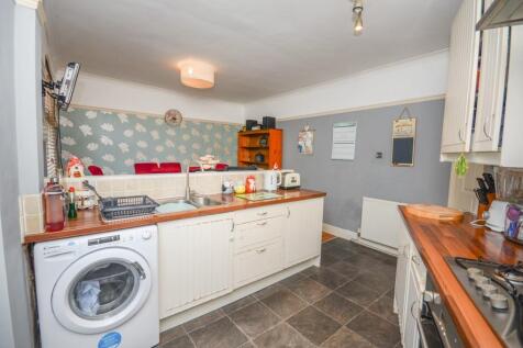 Kitchen pic 2.jpg