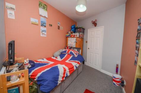 Bedroom two pic 2.jpg