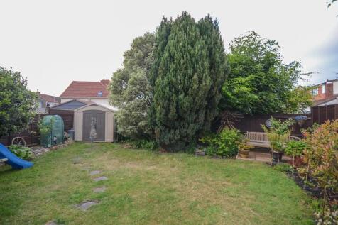 Rear garden pic 2.jpg
