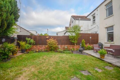 Rear garden pic 3.jpg